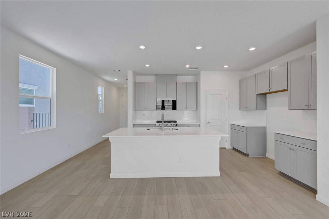 Photo 9 of 48, 7086 Parkallen Avenue