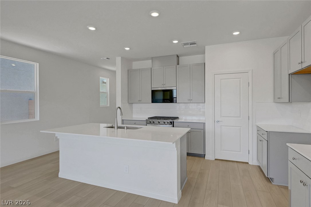 Photo 10 of 48, 7086 Parkallen Avenue