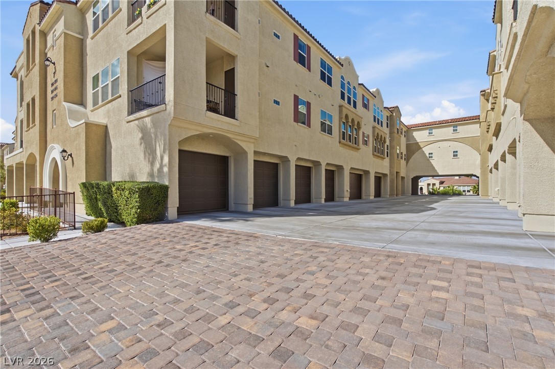 Photo 21 of 93, 2555 Hampton Road #7304