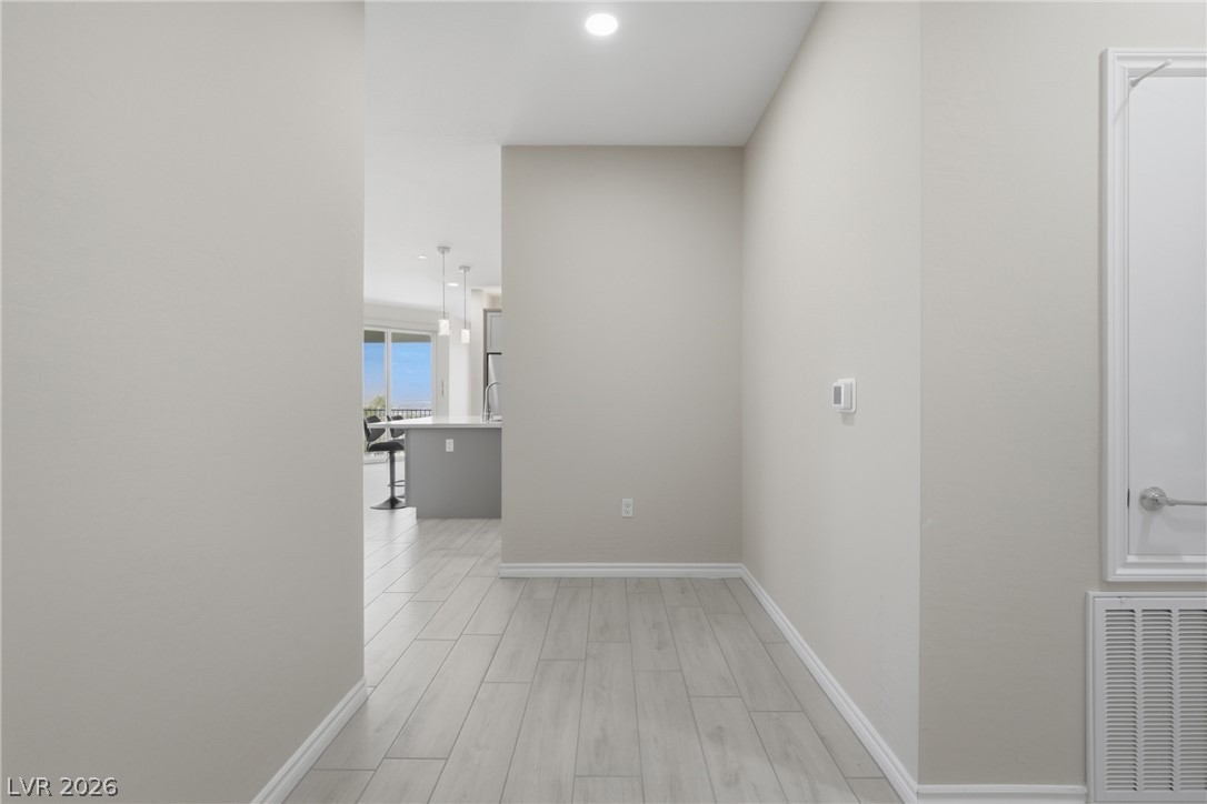 Photo 27 of 93, 2555 Hampton Road #7304