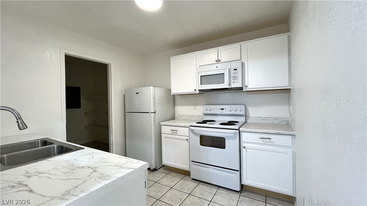 Photo 7 of 19, 6750 Del Rey Avenue #123