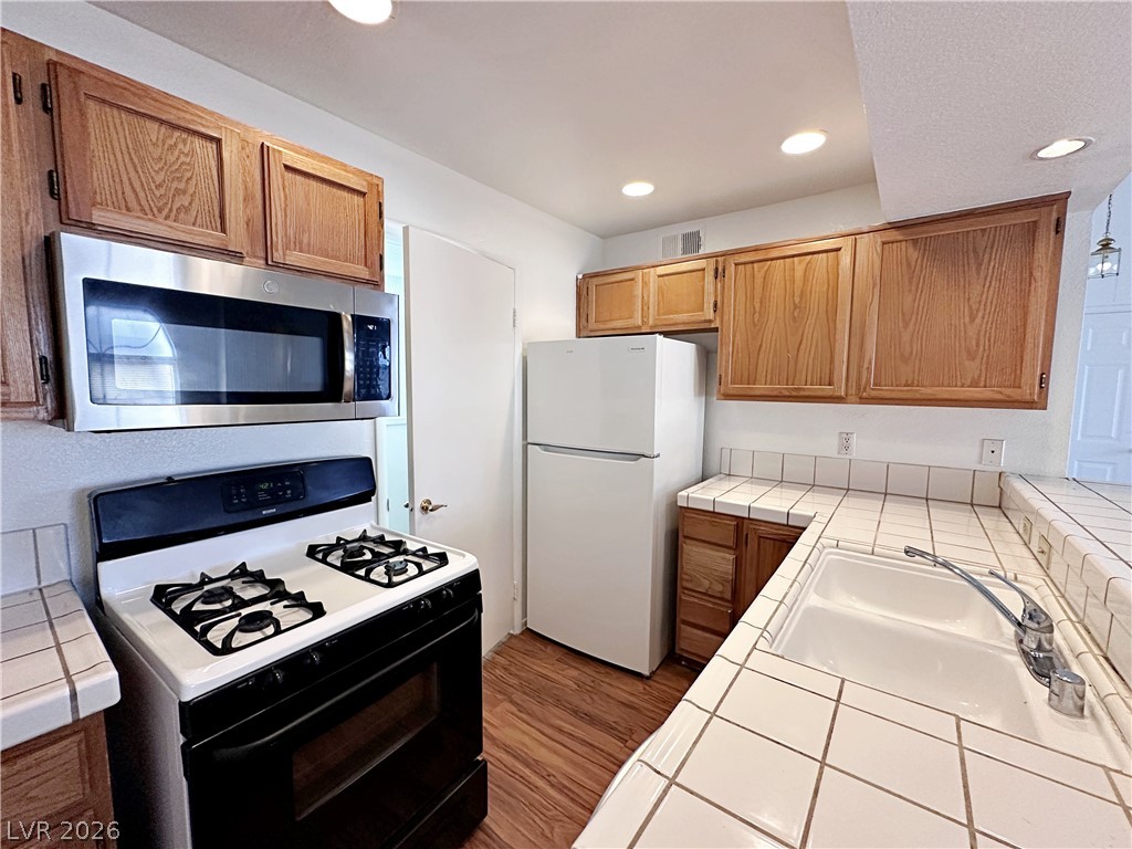 Photo 10 of 25, 7570 W Flamingo Road #215