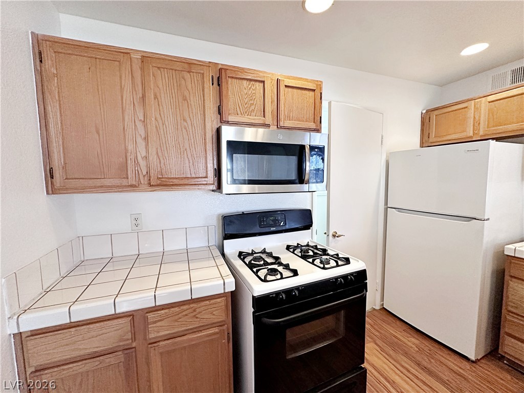 Photo 11 of 25, 7570 W Flamingo Road #215