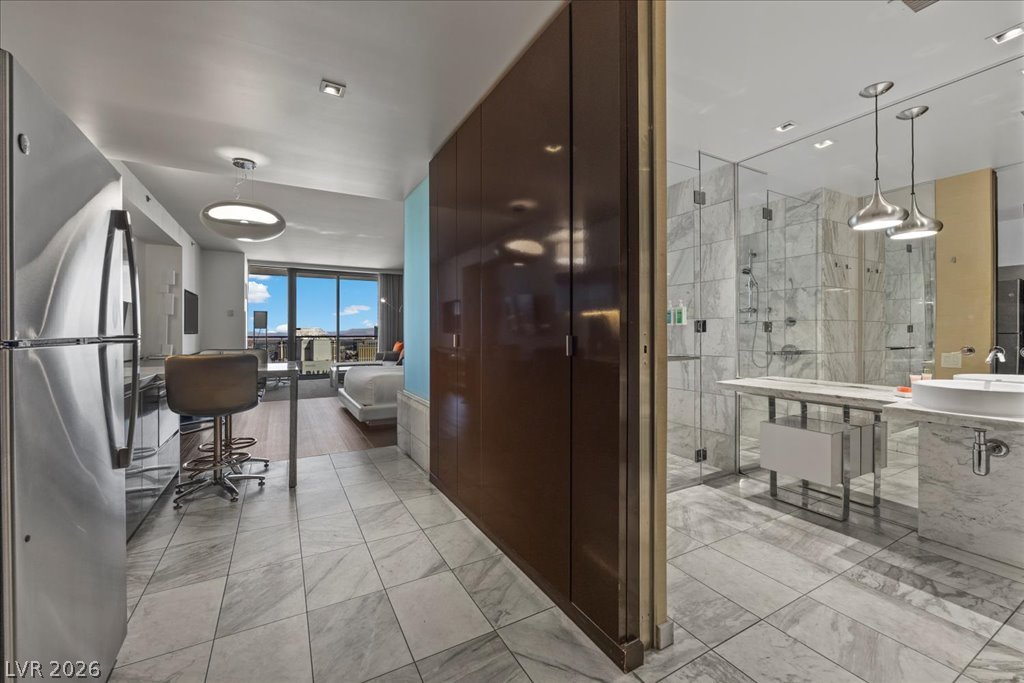 Photo 15 of 42, 4381 W Flamingo Road #5112