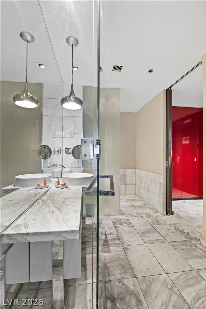 Photo 16 of 42, 4381 W Flamingo Road #5112