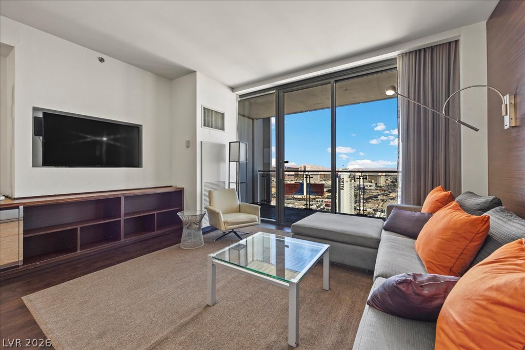 Photo 9 of 42, 4381 W Flamingo Road #5112