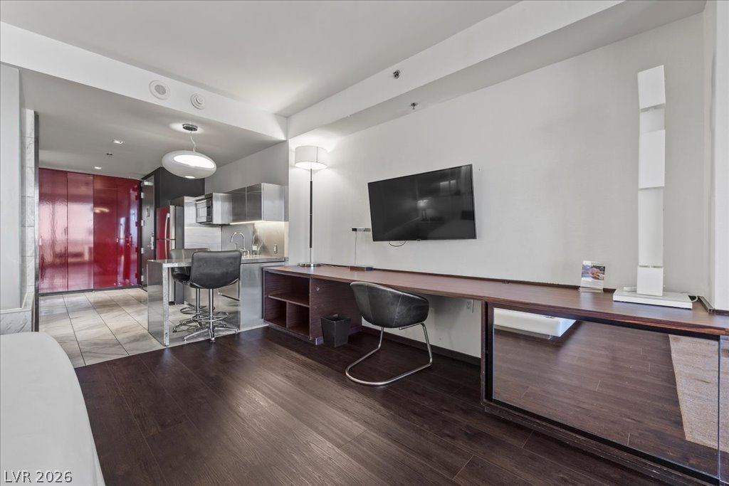Photo 13 of 42, 4381 W Flamingo Road #5112