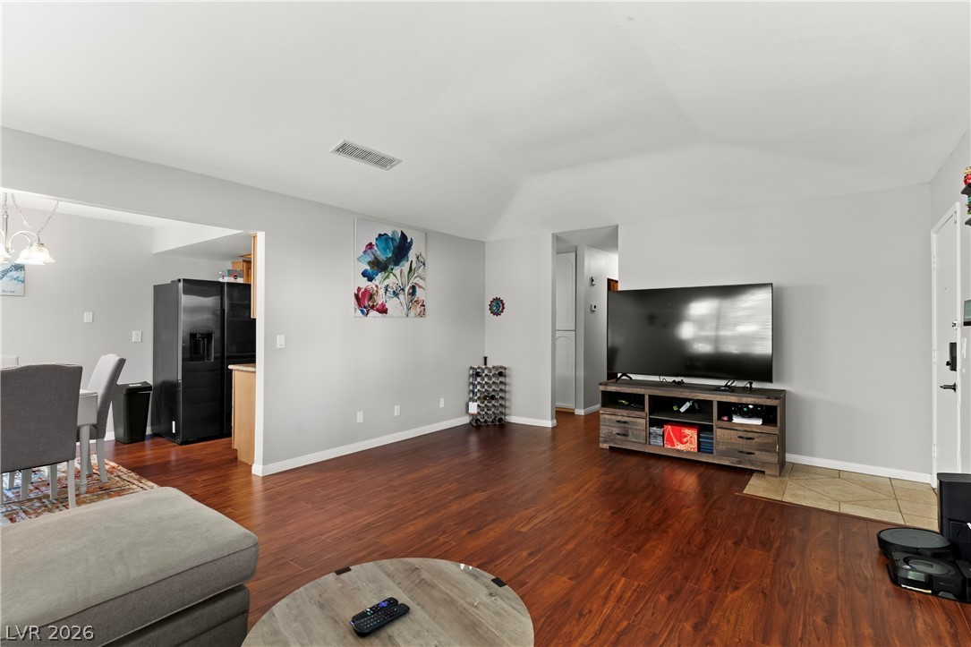 Photo 6 of 40, 735 Apple Tree Court