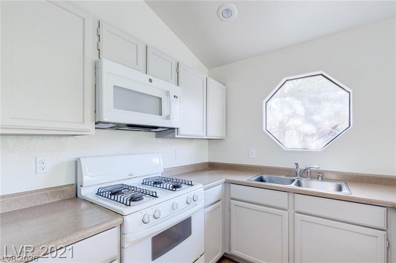 Photo 18 of 34, 5020 S Rainbow Boulevard #204