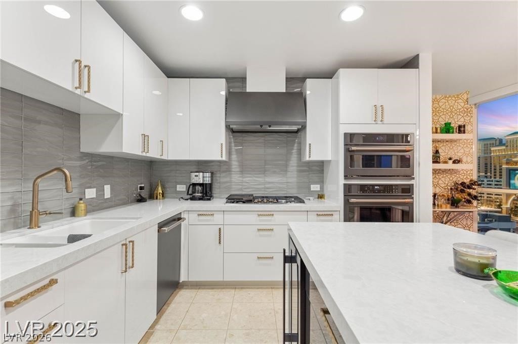 Photo 9 of 51, 4525 Dean Martin Drive #1007