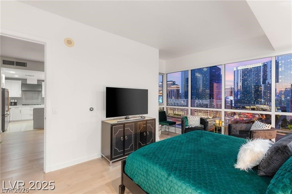 Photo 17 of 51, 4525 Dean Martin Drive #1007