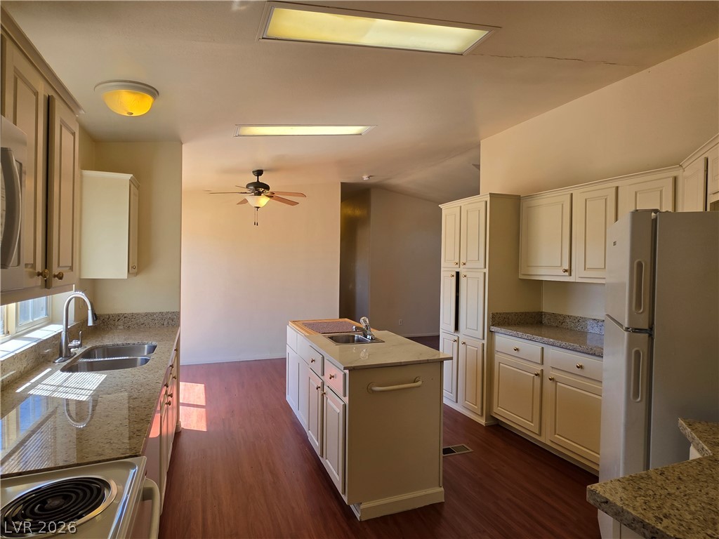 Photo 9 of 24, 221 W Starlight Drive #2