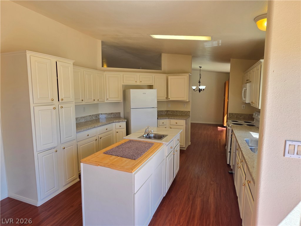 Photo 10 of 24, 221 W Starlight Drive #2
