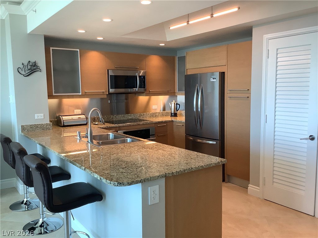 Photo 6 of 22, 322 Karen Avenue #2501