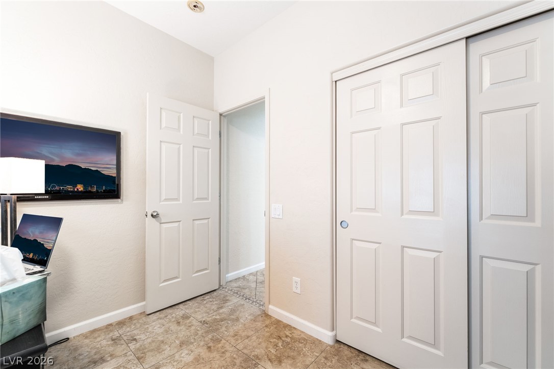 Photo 30 of 41, 2572 Lockerbie Street