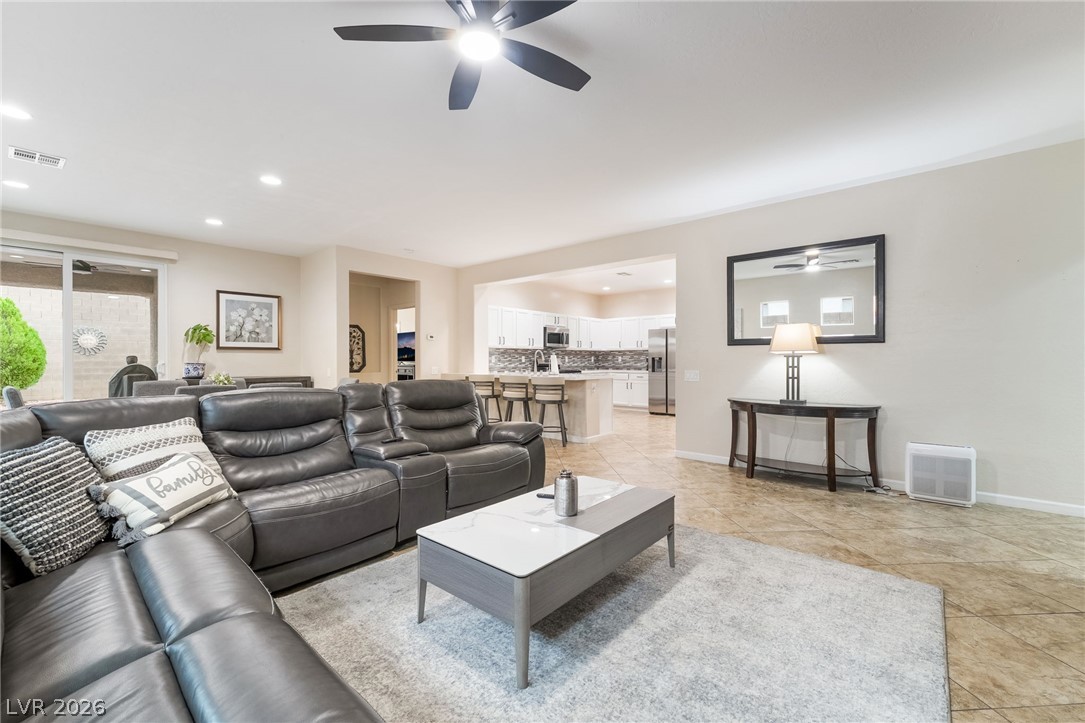 Photo 13 of 41, 2572 Lockerbie Street