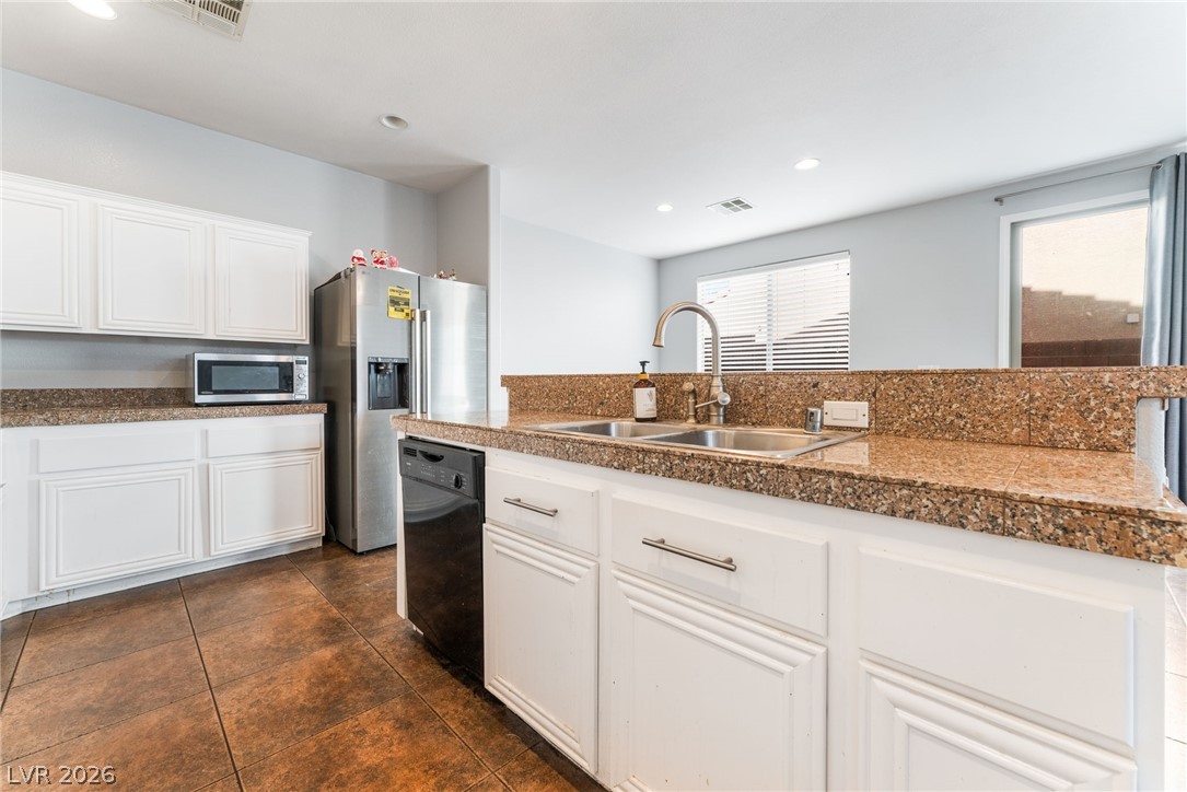 Photo 13 of 38, 4958 Lavaliere Avenue
