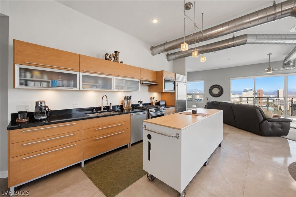 Photo 15 of 58, 200 Hoover Avenue #1809