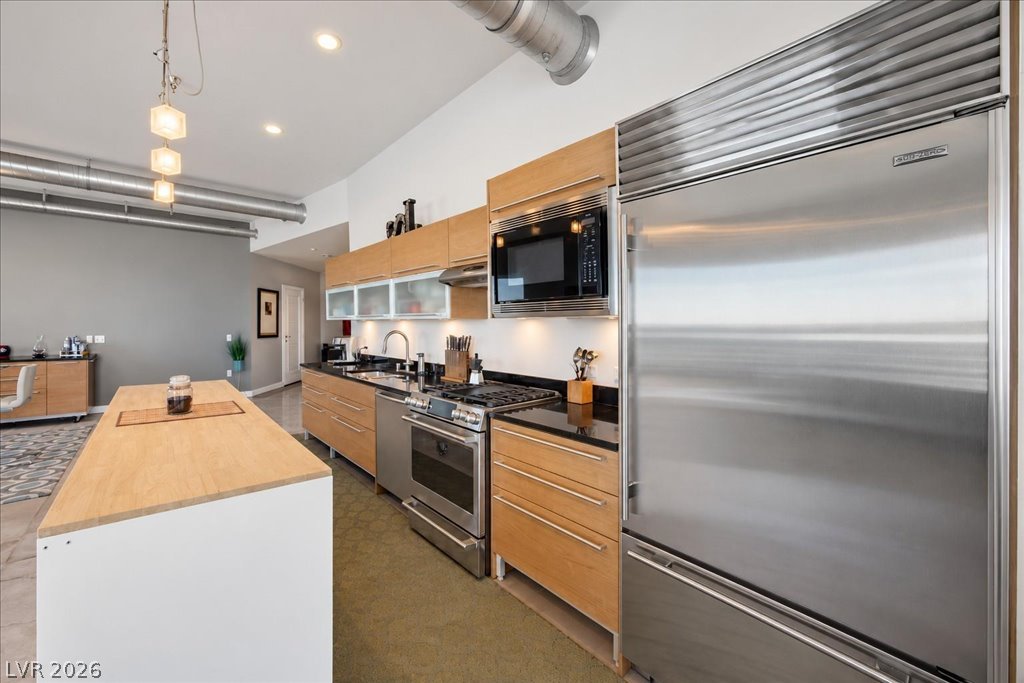 Photo 17 of 58, 200 Hoover Avenue #1809
