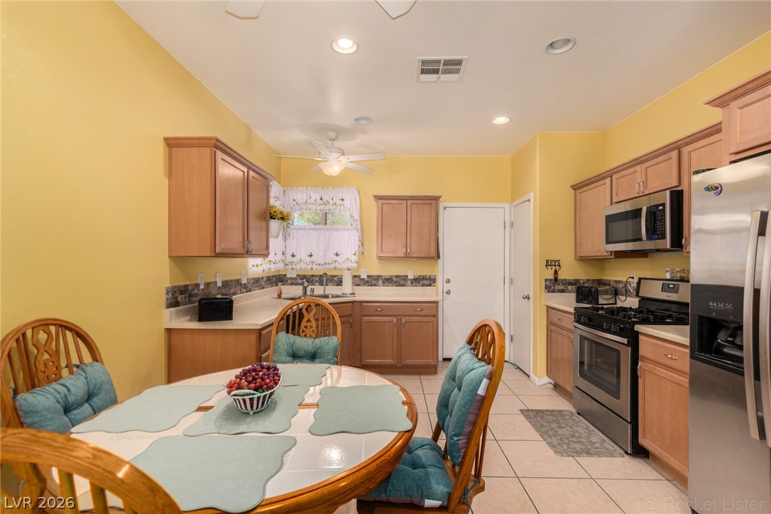 Photo 12 of 38, 5911 Corbin Avenue