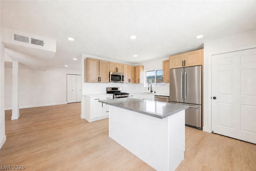Photo 10 of 21, 2454 Winterwood Boulevard