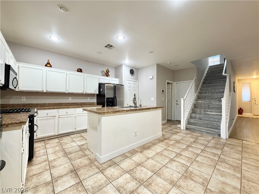Photo 17 of 49, 8345 Palace Heights Avenue