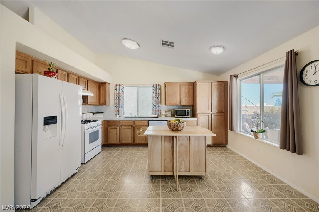 Photo 9 of 27, 836 Grape Vine Avenue
