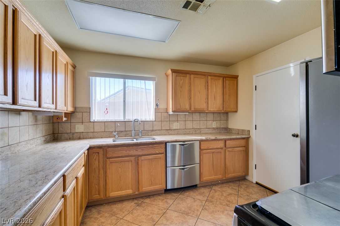 Photo 9 of 24, 2117 Las Flores Street