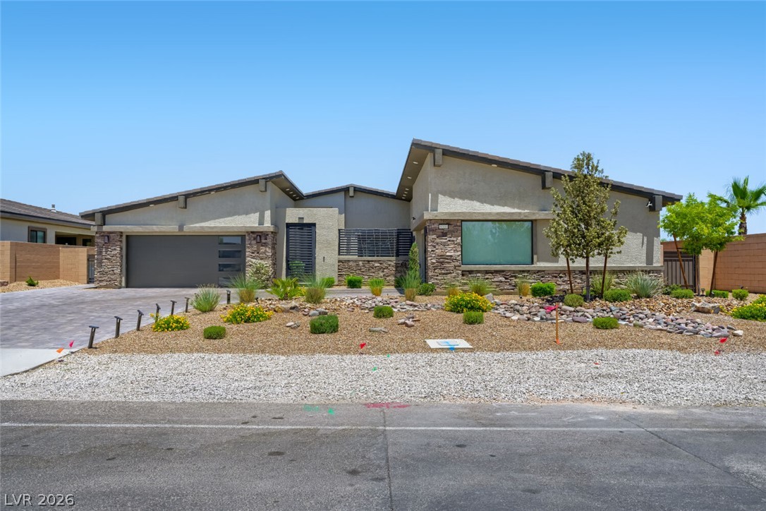 Photo 3 of 8310 W Camero Avenue