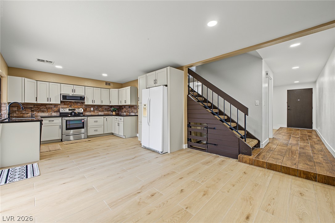 Photo 8 of 27, 3268 Liahona Way