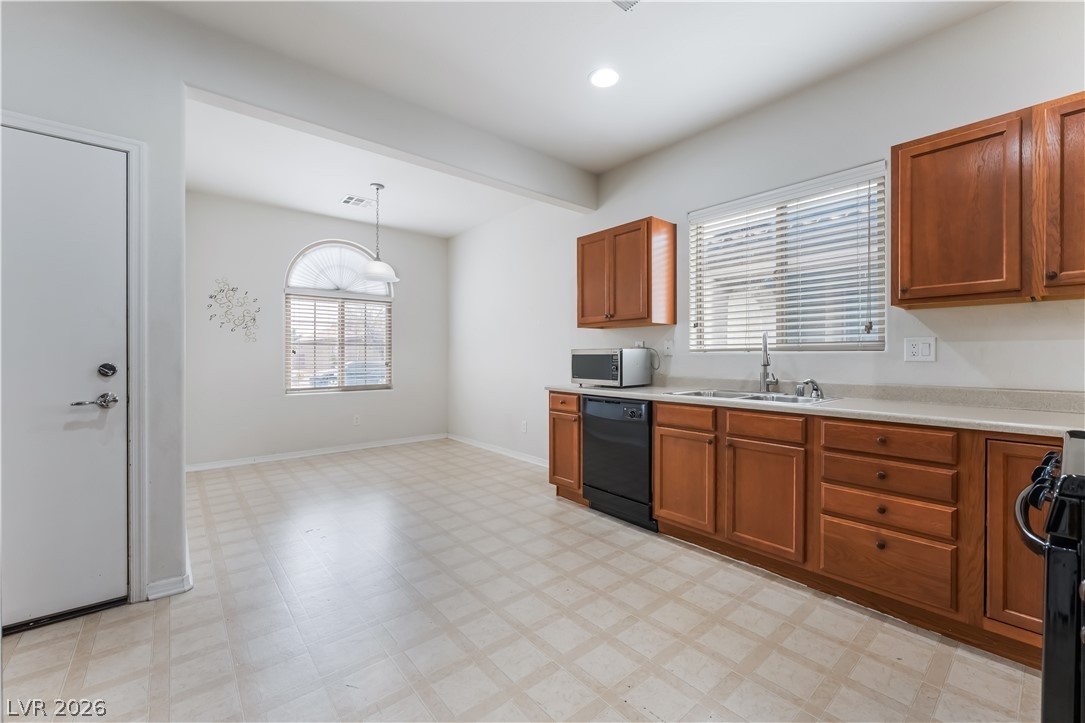 Photo 10 of 36, 6072 Corbin Avenue