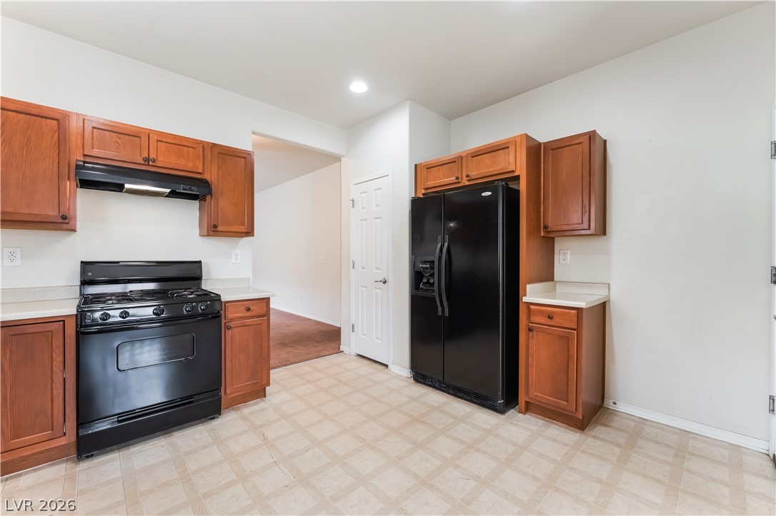 Photo 11 of 36, 6072 Corbin Avenue