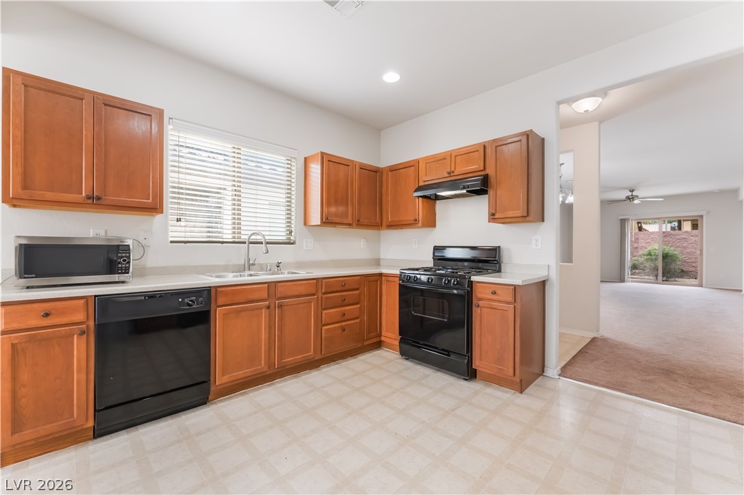 Photo 13 of 36, 6072 Corbin Avenue