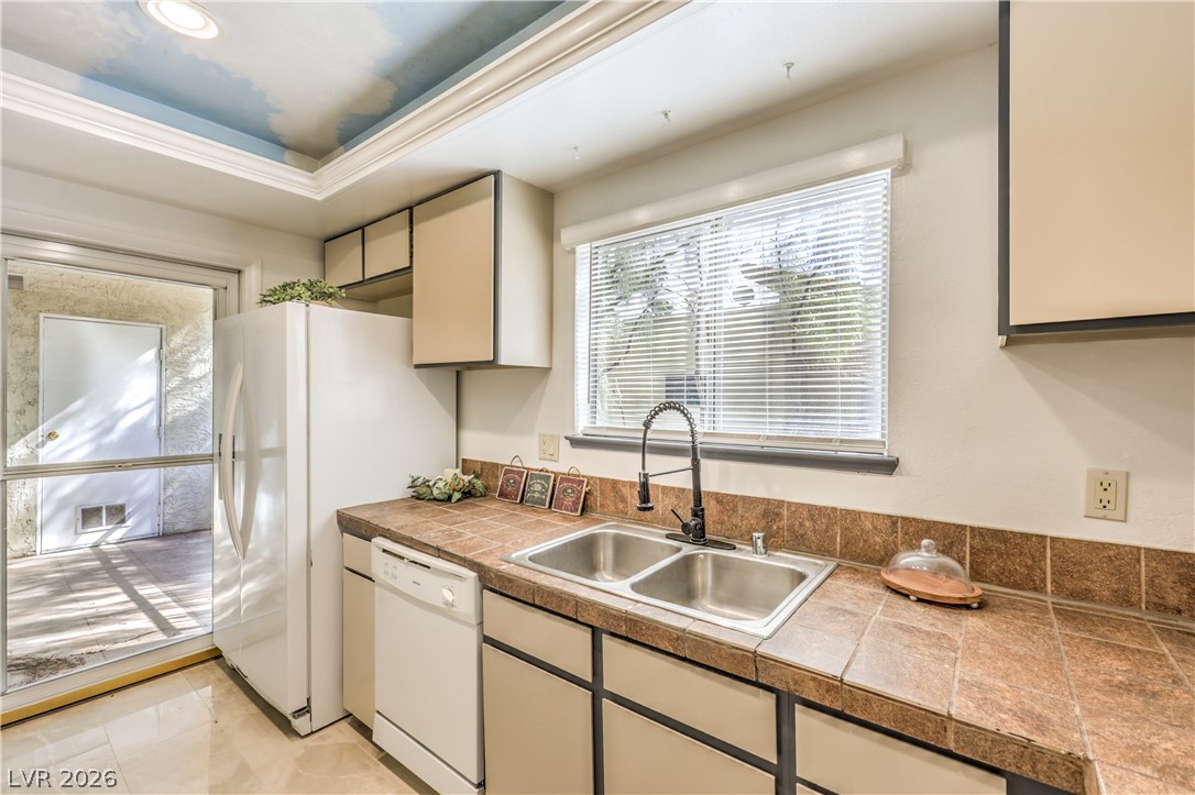 Photo 14 of 29, 3240 Cameron Street #D