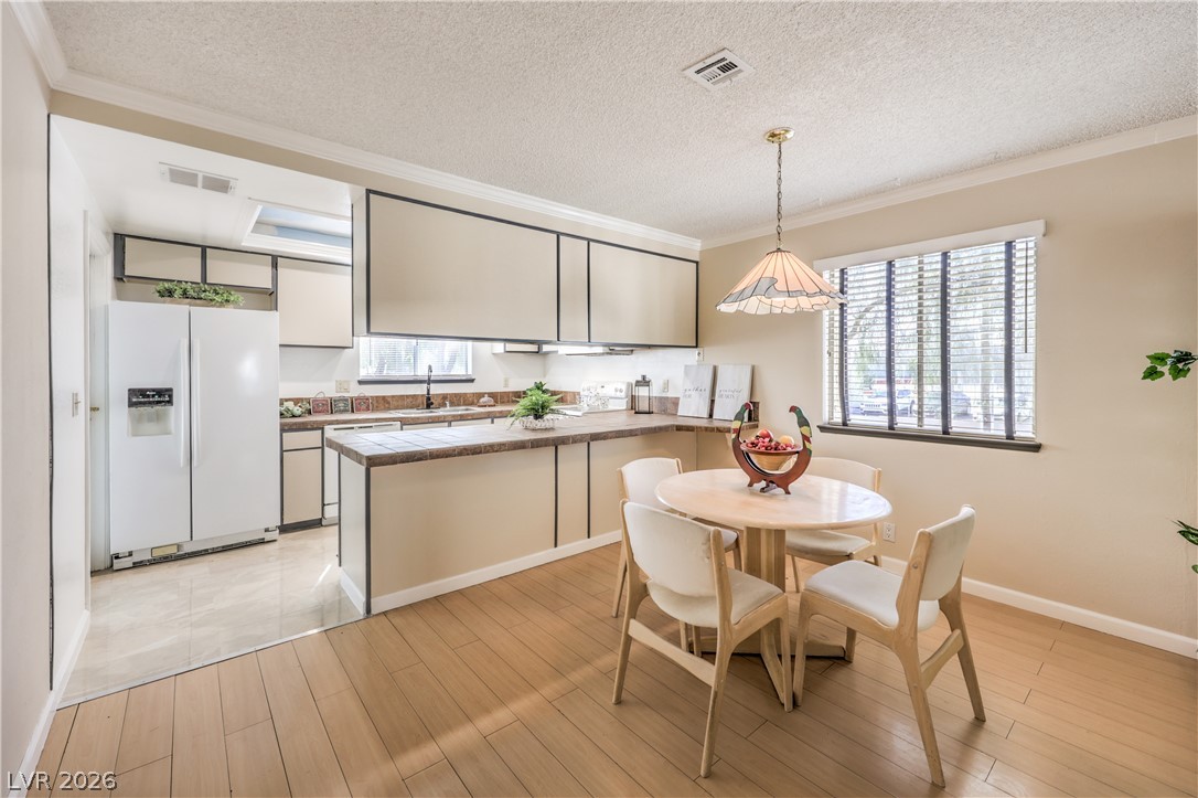 Photo 10 of 29, 3240 Cameron Street #D
