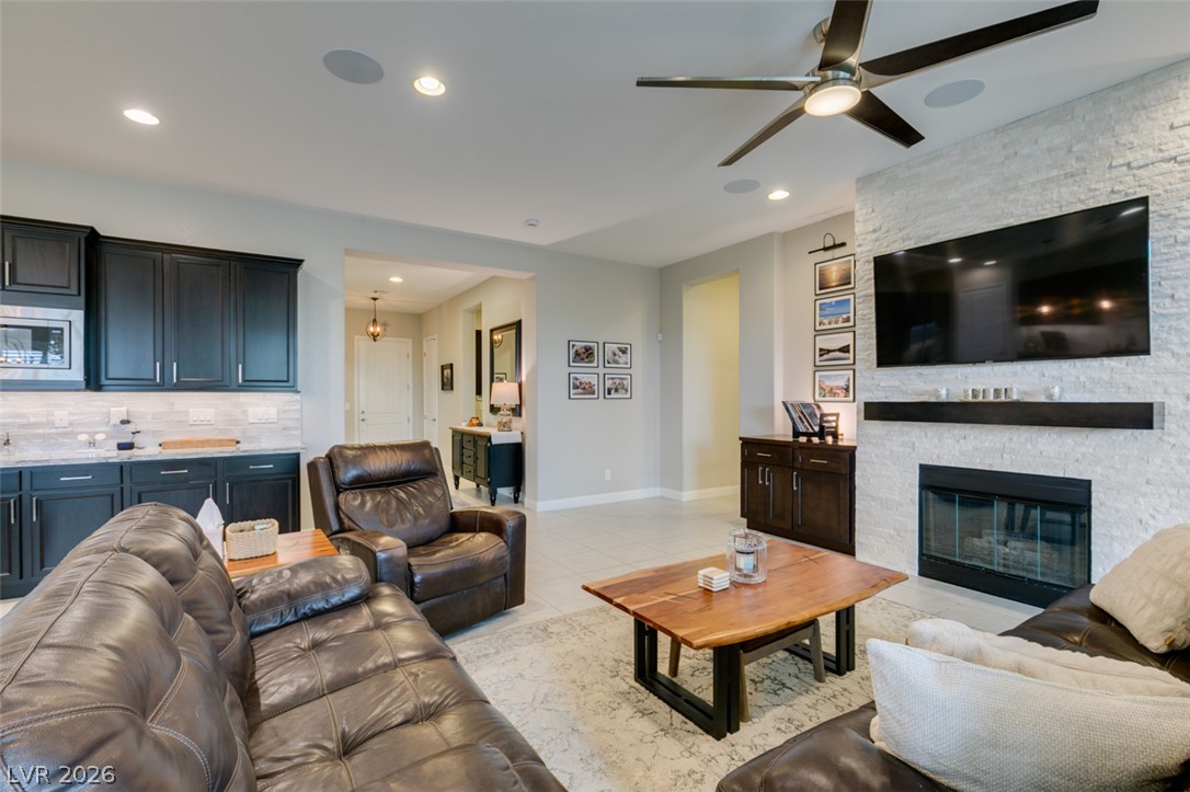 Photo 15 of 52, 7326 Winesburg Street