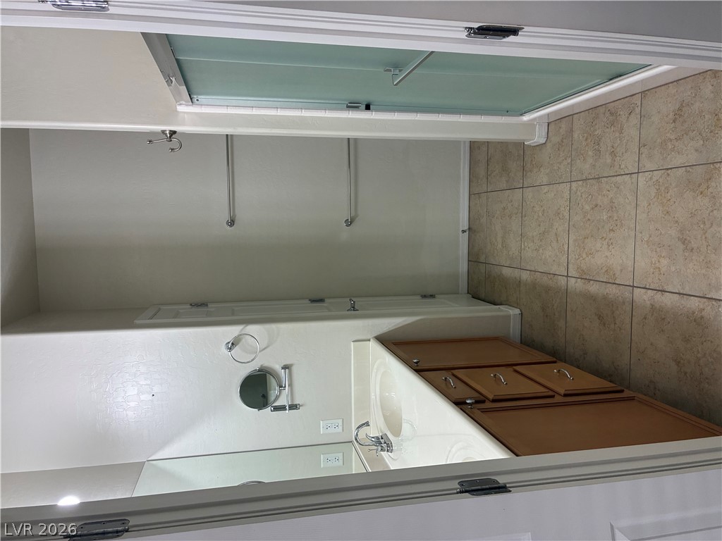 Photo 9 of 13, 6096 Corbin Avenue