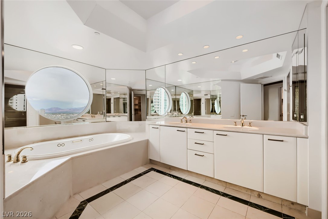 Photo 10 of 17, 2877 Paradise Road #1404