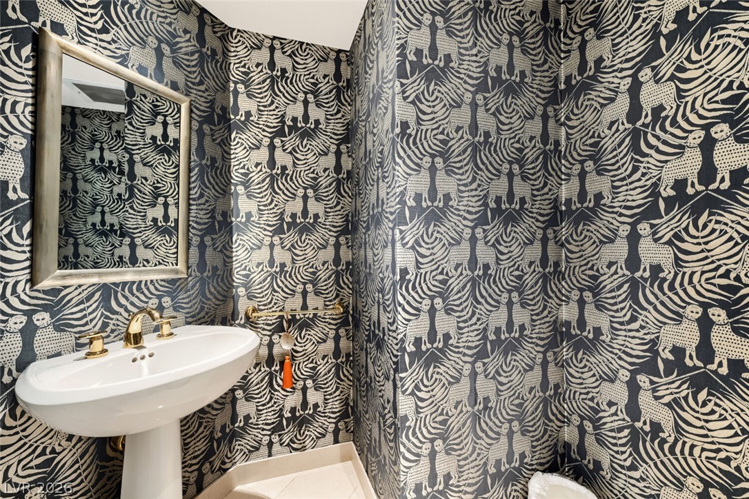 Photo 16 of 17, 2877 Paradise Road #1404