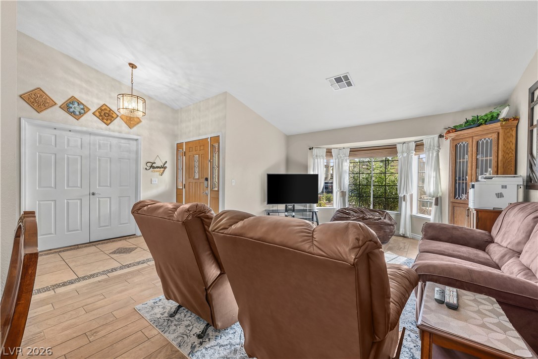 Photo 7 of 31, 3729 Rockland Drive