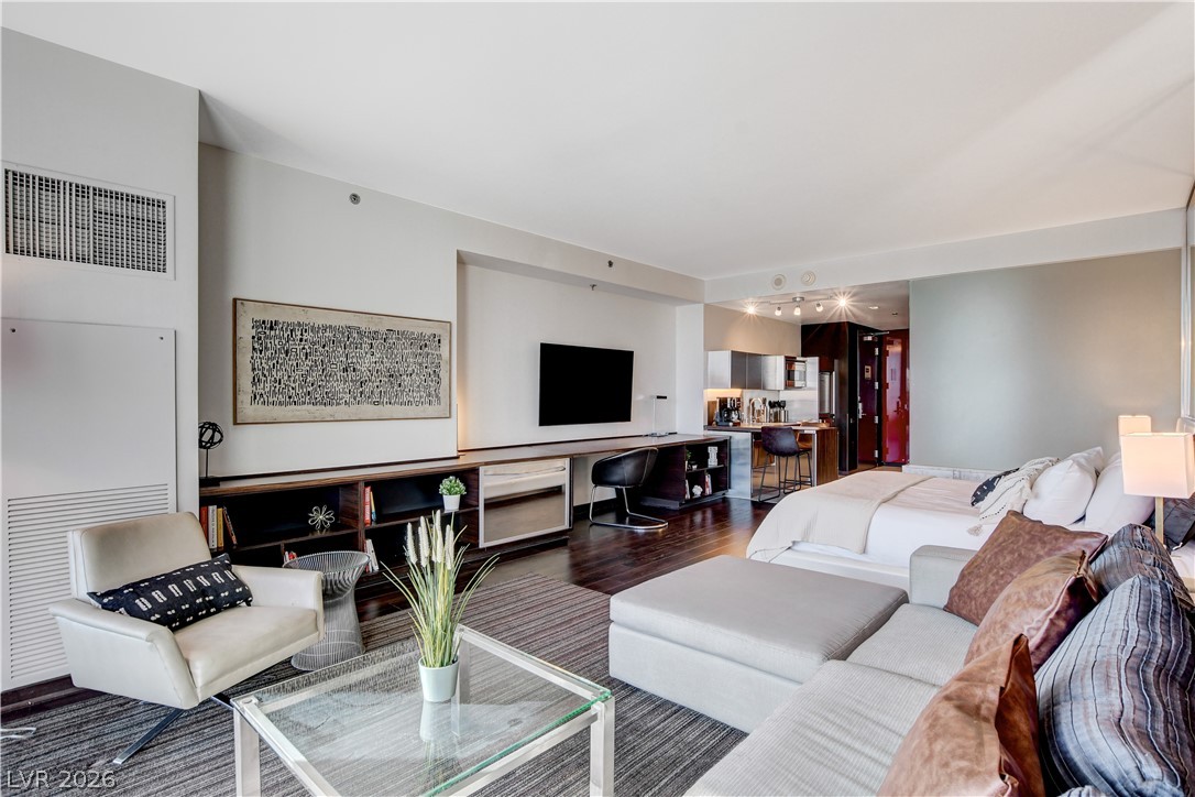 Photo 11 of 42, 4381 W Flamingo Road #2920