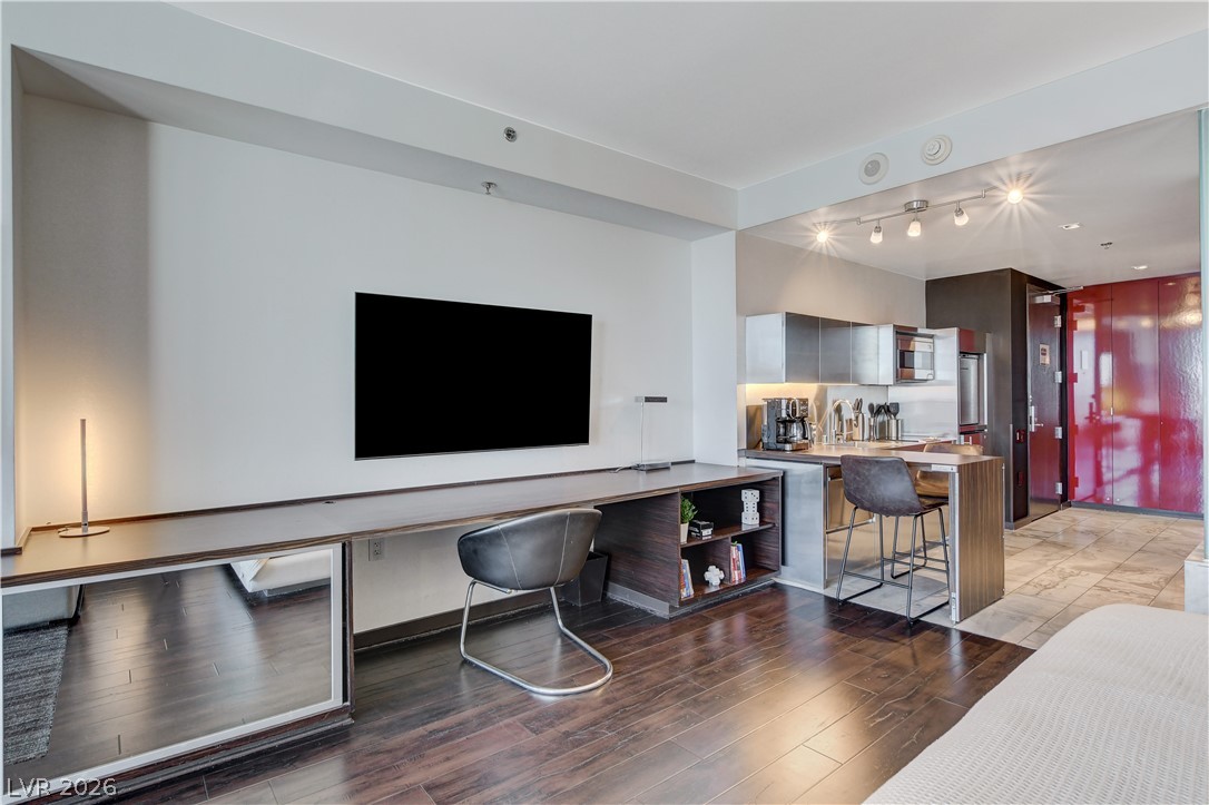 Photo 13 of 42, 4381 W Flamingo Road #2920