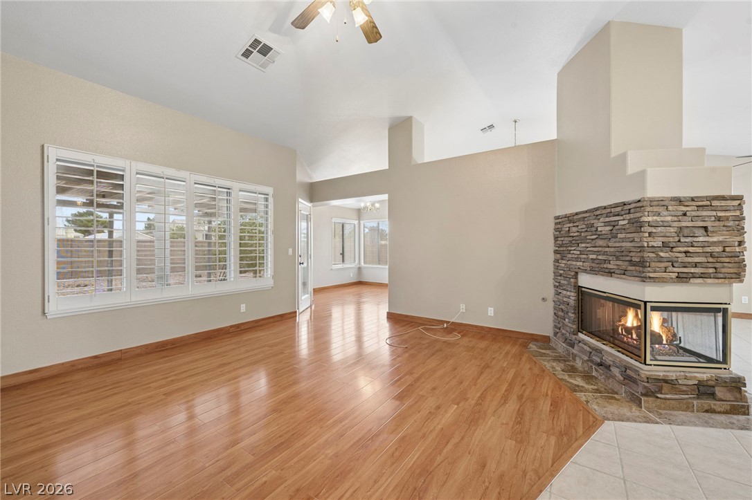 Photo 6 of 34, 2726 Woodbine Avenue