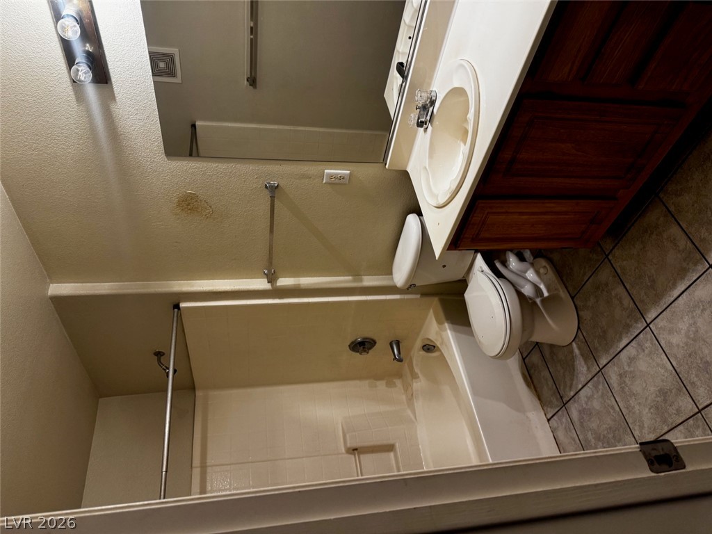 Photo 9 of 13, 5710 E Tropicana Avenue #1094