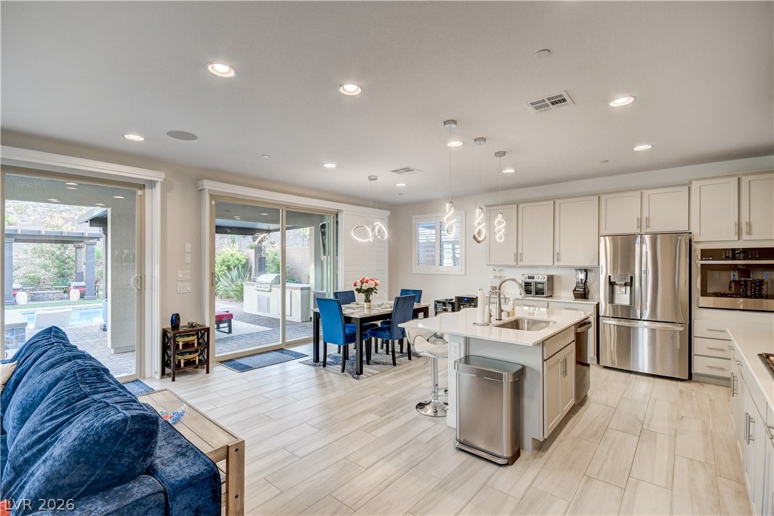 Photo 15 of 76, 47 Flora Sagio Avenue