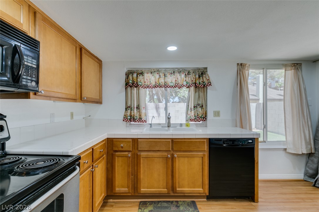 Photo 18 of 39, 3422 Pecos Way