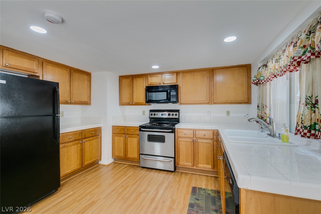 Photo 23 of 39, 3422 Pecos Way