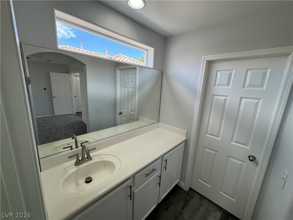 Photo 22 of 38, 950 Grand Cerritos Avenue