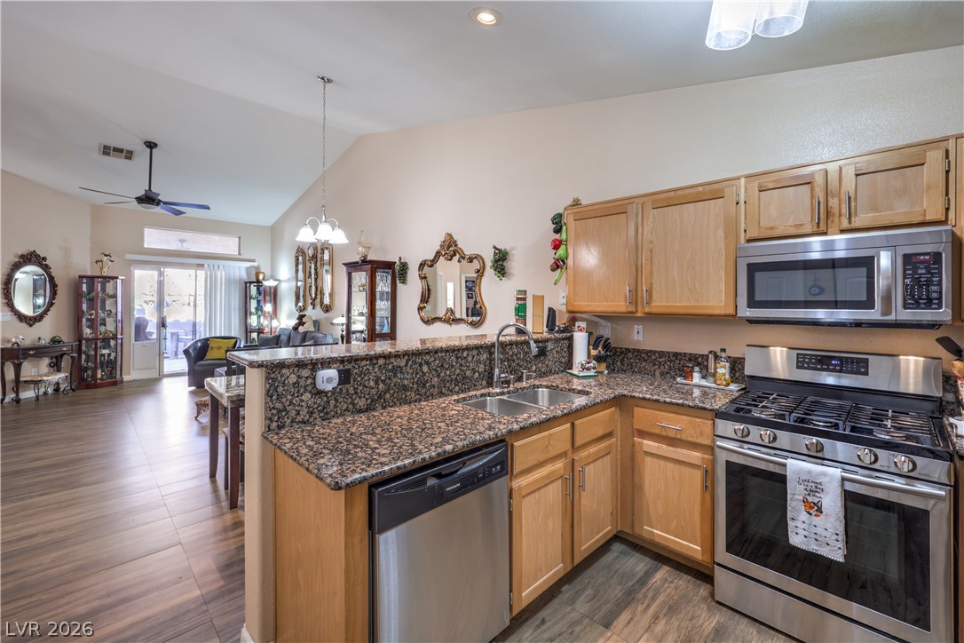 Photo 15 of 38, 9708 Devenish Avenue #101