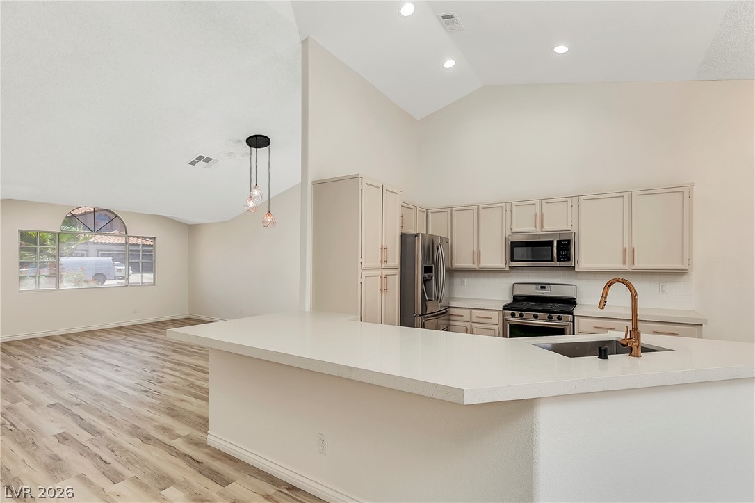 Photo 8 of 30, 2738 Briarcliff Avenue